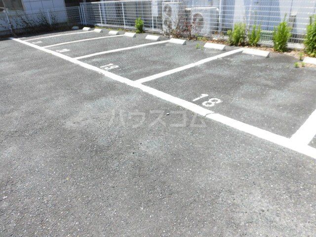 【掛川市南のマンションの駐車場】