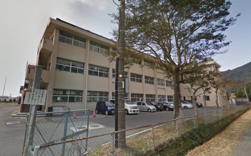 【リースランド西原　Ａ棟の小学校】