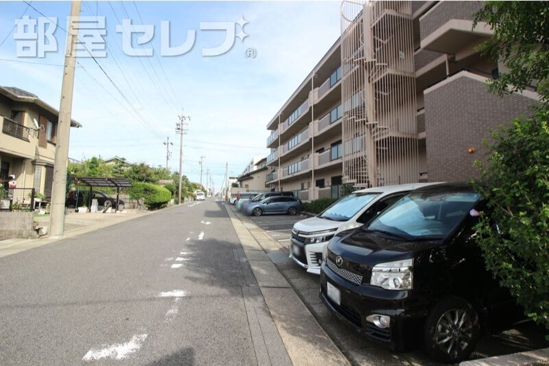 【パルナス猪高台の駐車場】