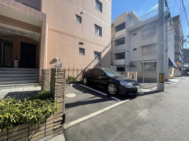 【高松市錦町のマンションの駐車場】