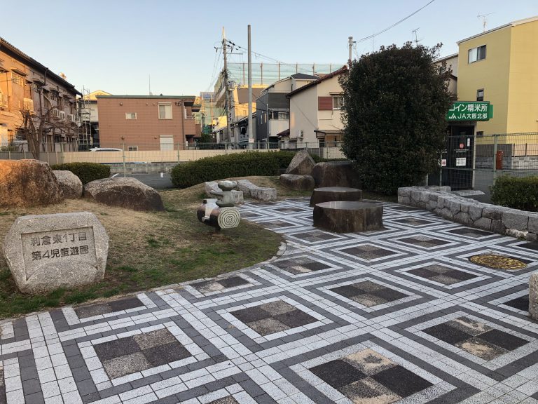 【豊中市利倉東のアパートの公園】