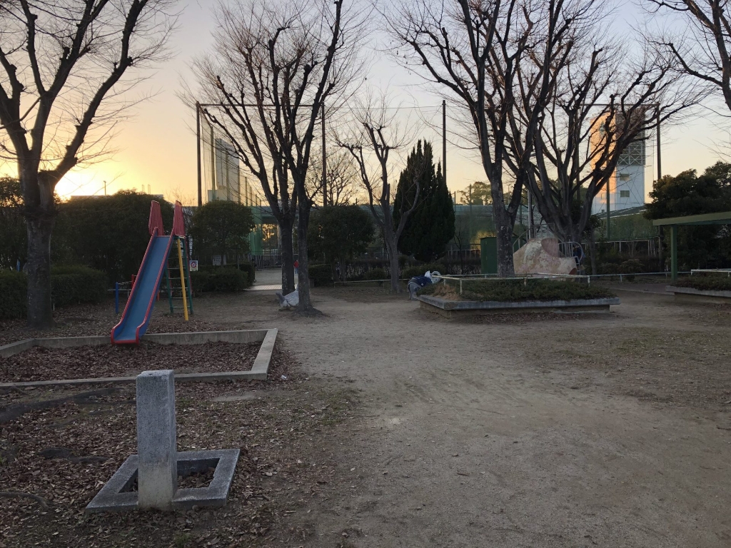 【豊中市利倉東のアパートの公園】