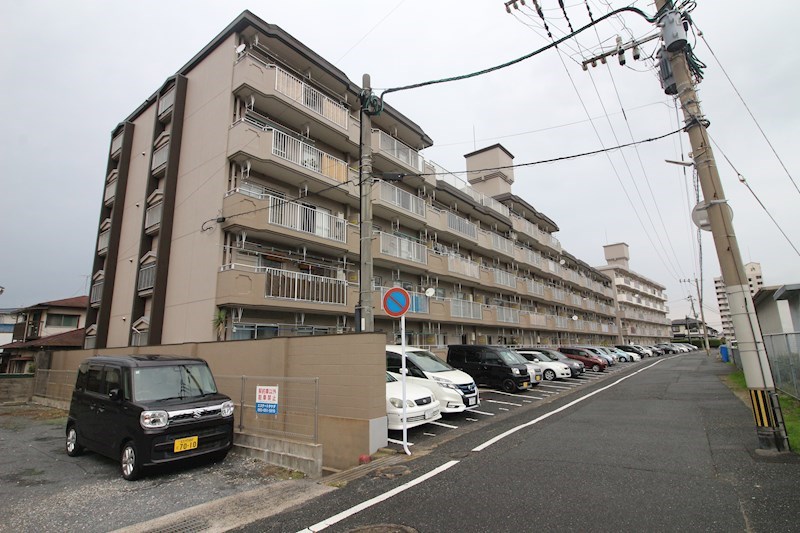 北九州市門司区大里本町のマンションの建物外観