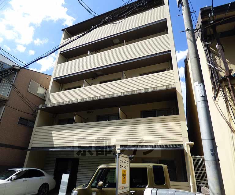 京都市東山区進之町のマンションの建物外観