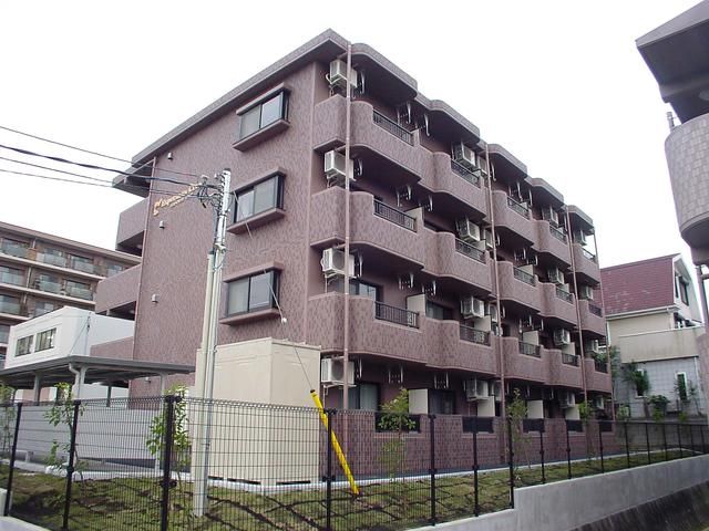 八王子市越野のマンションの建物外観