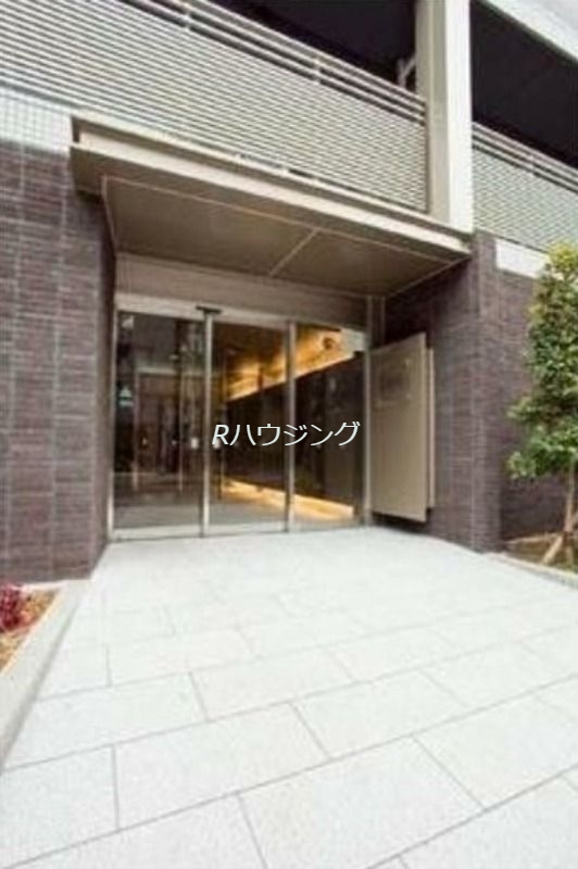 【中野区東中野のマンションのエントランス】