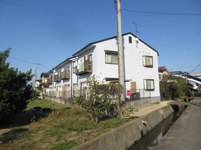 岡山市南区植松のアパートの建物外観