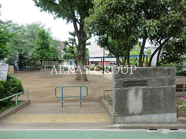 【レオパレス代々木上原の公園】