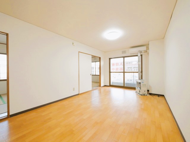 居室・リビング　１３帖の広々リビングです♪