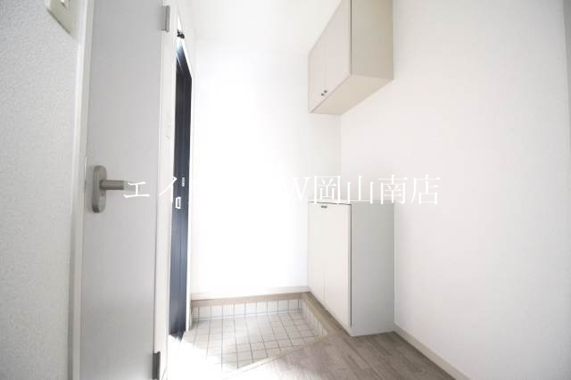 玄関　同物件別部屋の写真です
