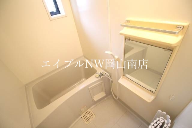 バス・シャワールーム　同物件別部屋の写真です