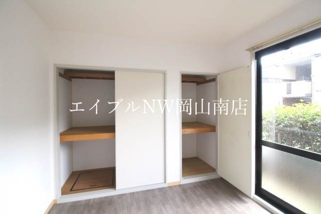 収納　同物件別部屋の写真です