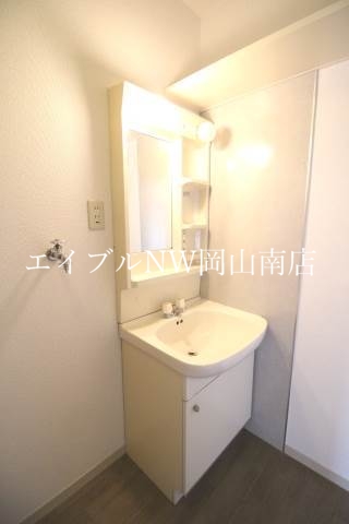 洗面設備　同物件別部屋の写真です