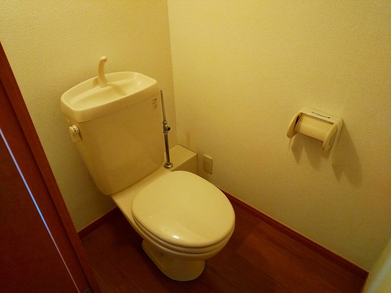 トイレ　バス・トイレ別になります。