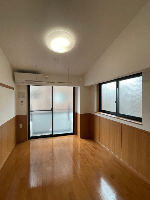 居室・リビング　角部屋で風通し良好！