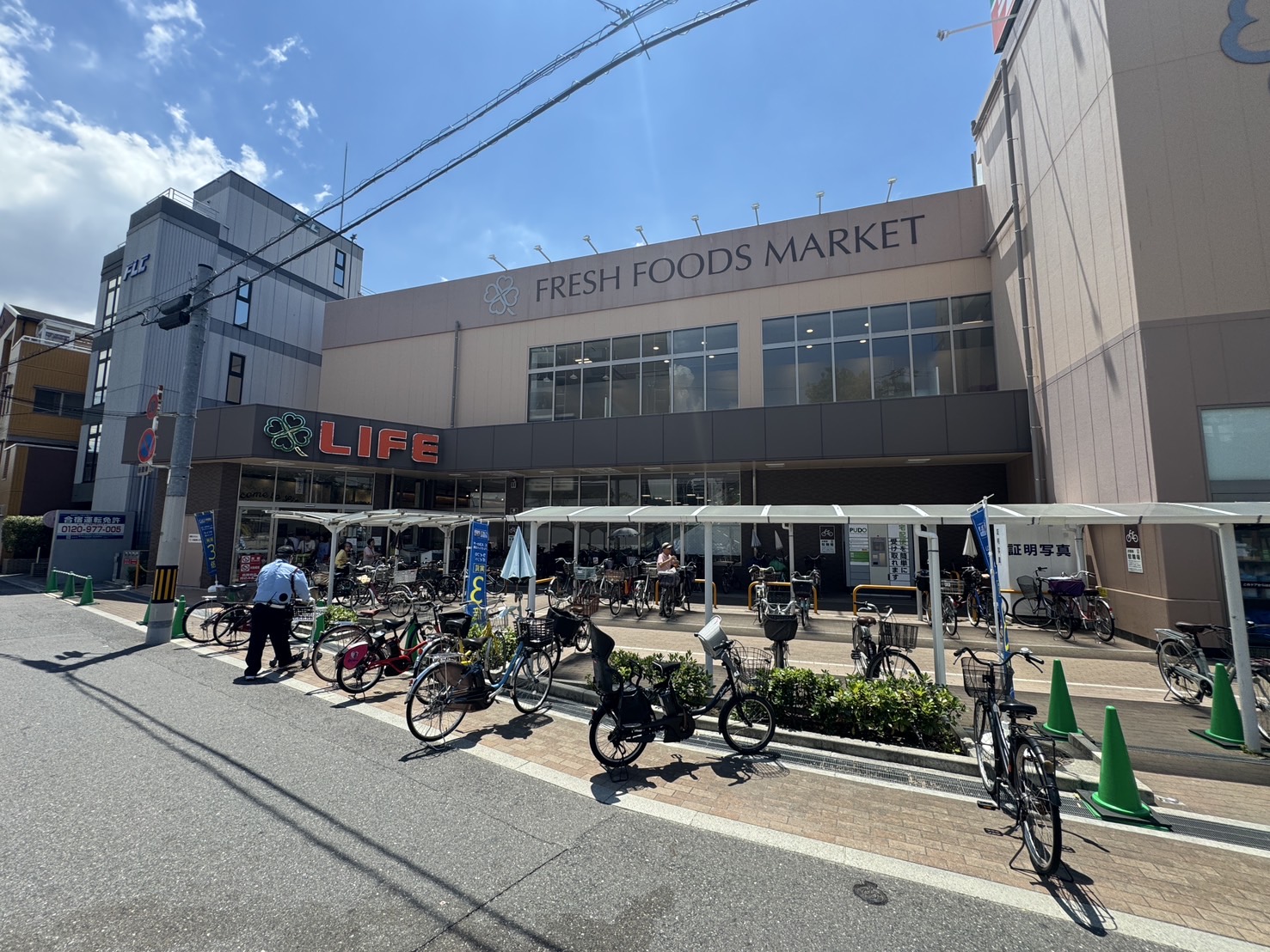 スーパー　ライフ寺田町駅前店（スーパー）まで112m