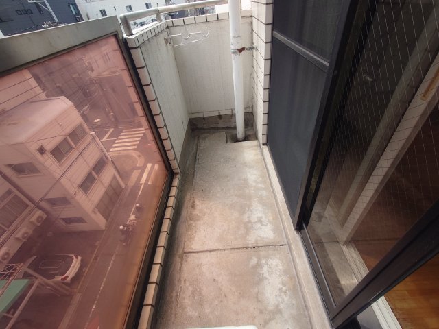 バルコニー　同物件別号室の写真です。