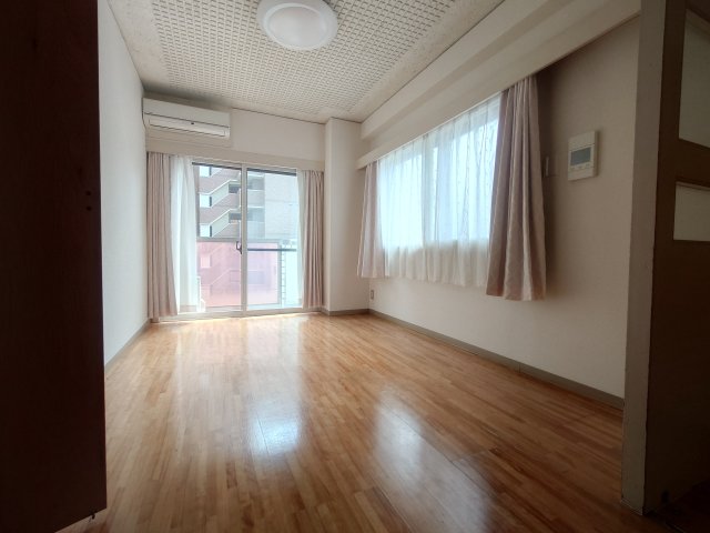 居室・リビング　同物件別号室の写真です。