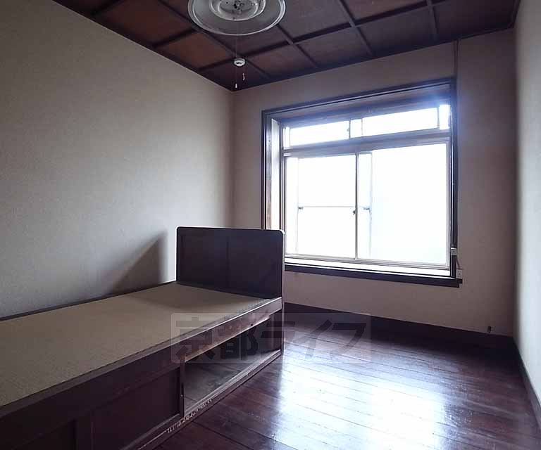 居室・リビング　ベッドが有る部屋と無い部屋があります。