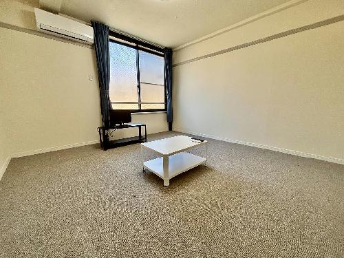 居室・リビング　現状優先。設置は現地と異なる可能性があります。