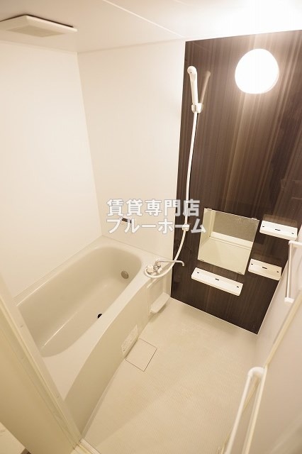 バス・シャワールーム　追炊き機能付きバス！