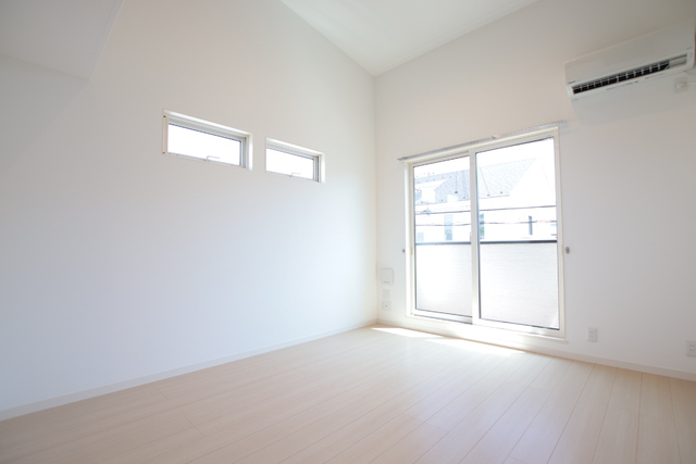 居室・リビング　エアコン付き１１．１帖のリビング