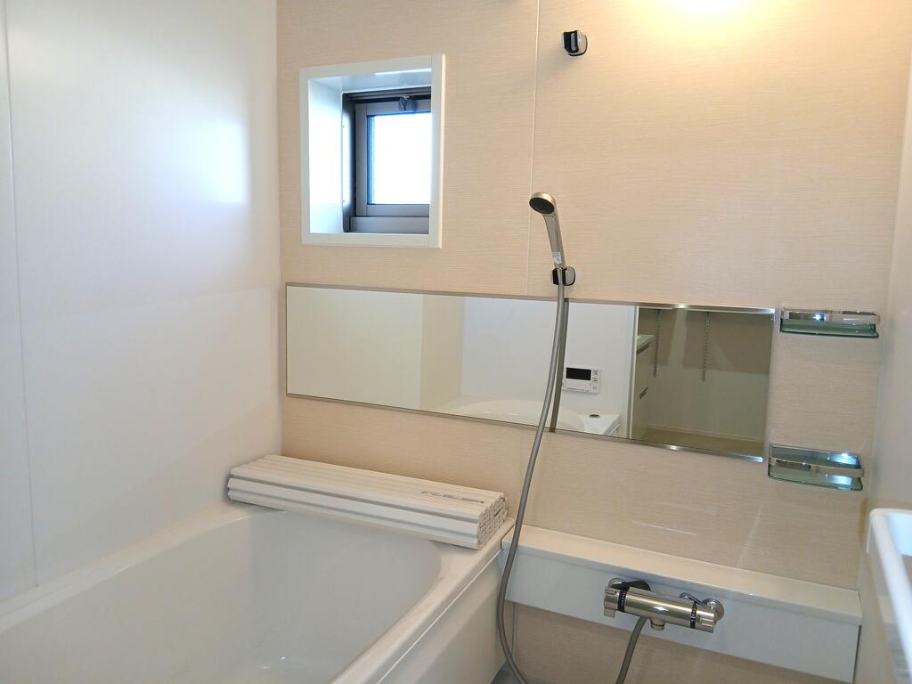 バス・シャワールーム　雨の日や帰宅が遅い日にも便利な浴室乾燥機・追い焚き付き