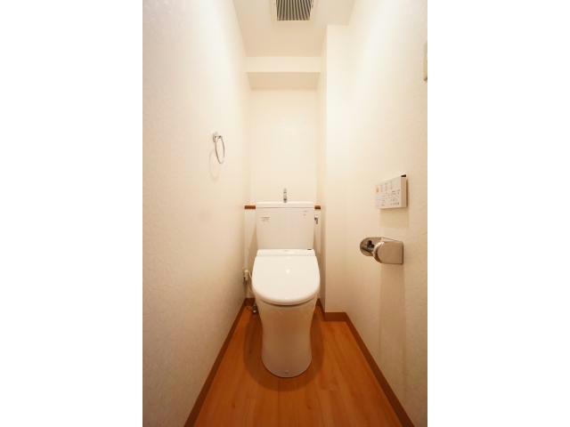 トイレ　温水洗浄便座