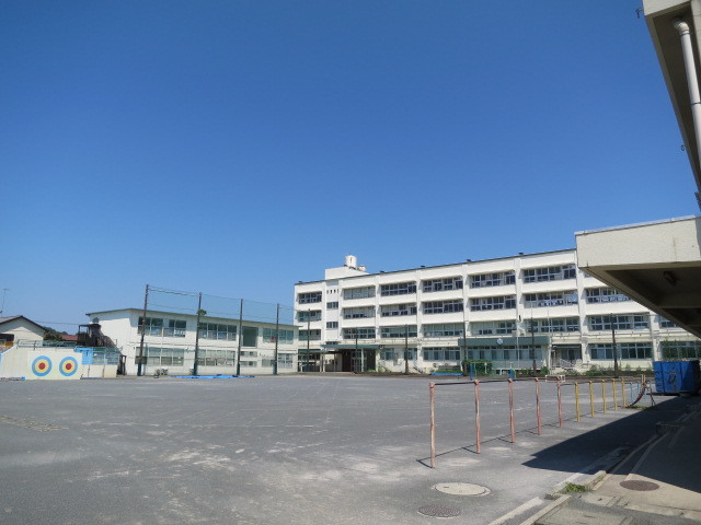 小学校　川和小学校（小学校）まで682m