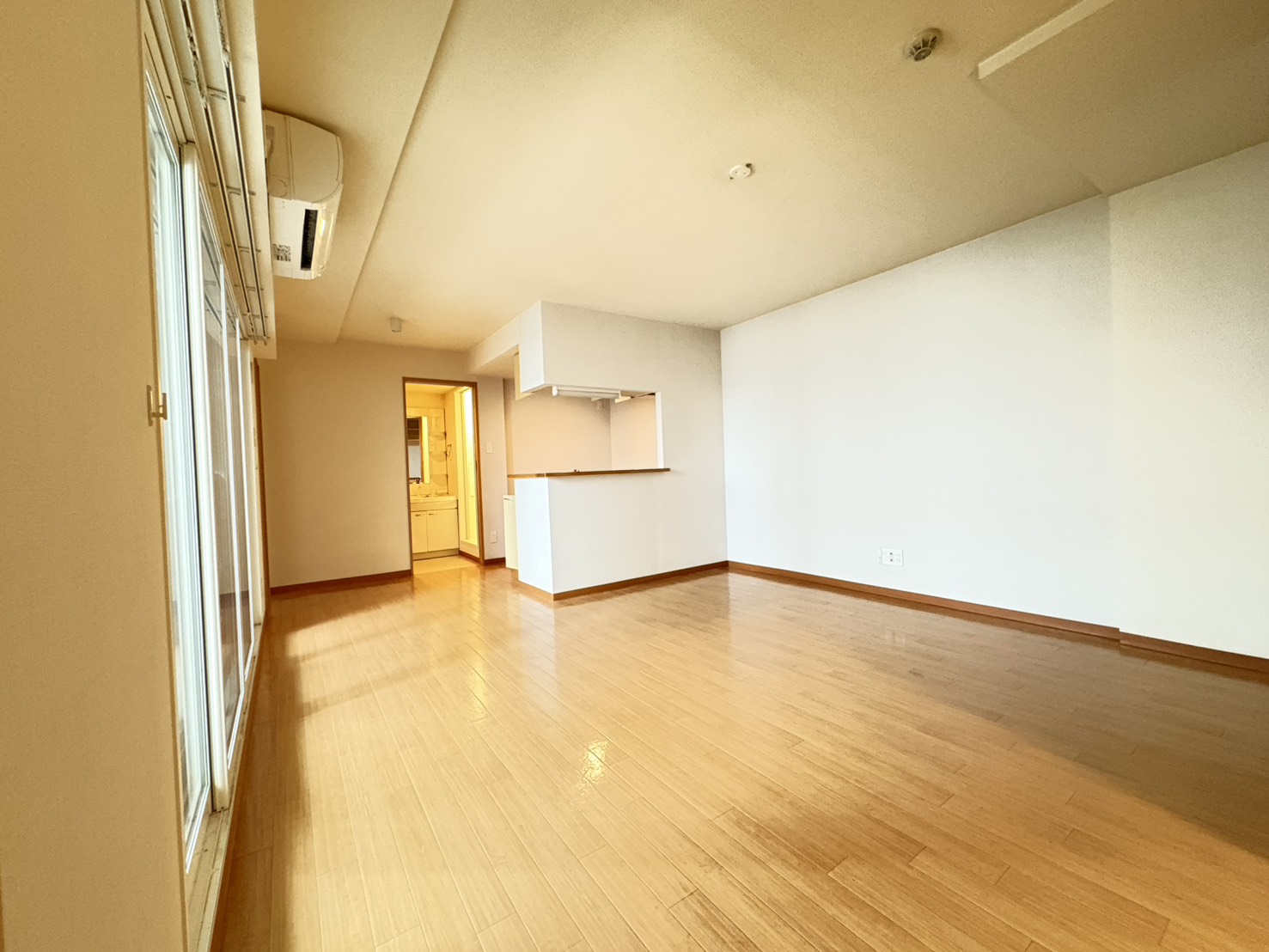 居室・リビング　他号室のお写真です。参考にご覧ください。