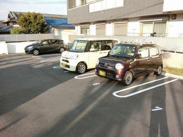 駐車場　敷地内駐車場！