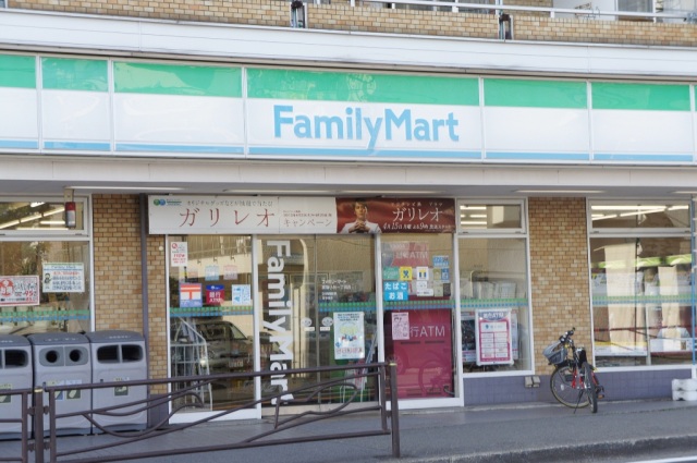 コンビニ　ファミリーマート宮前小台一丁目店（コンビニ）まで240m
