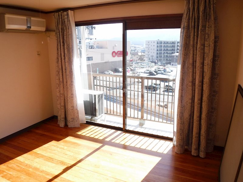 居室・リビング　写真は類似