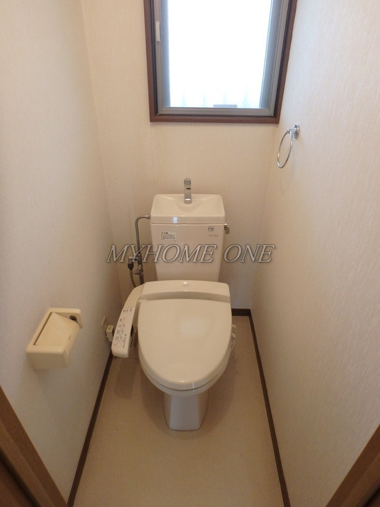 トイレ　温水洗浄便座