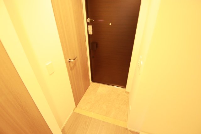 玄関　※別号室参考写真のため、現況優先です。