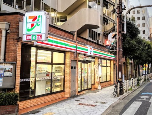 コンビニ　セブンイレブン 大阪西本町2丁目店（コンビニ）まで736m