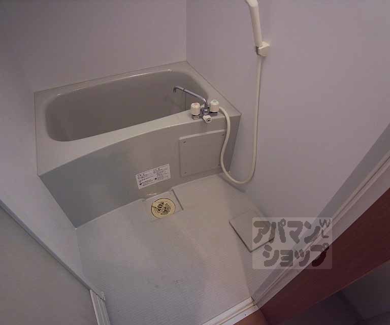 バス・シャワールーム　バスルームです。