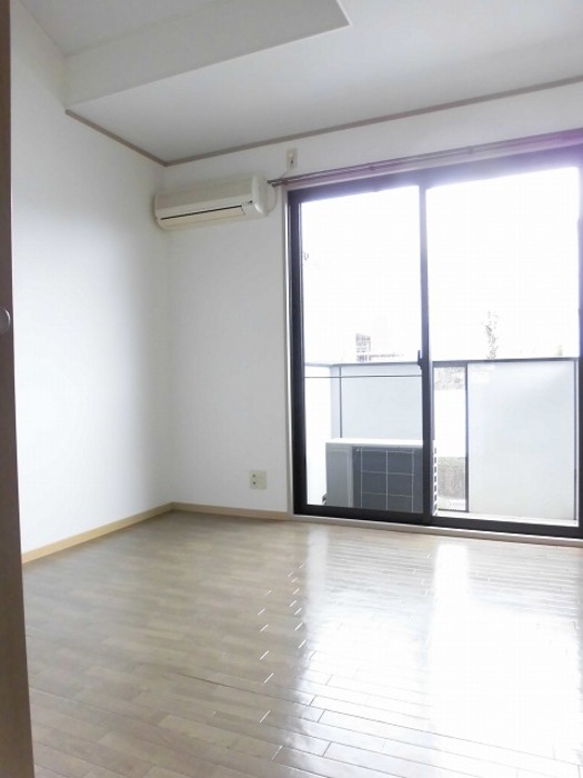 居室・リビング　ゆったり過ごせる居間です