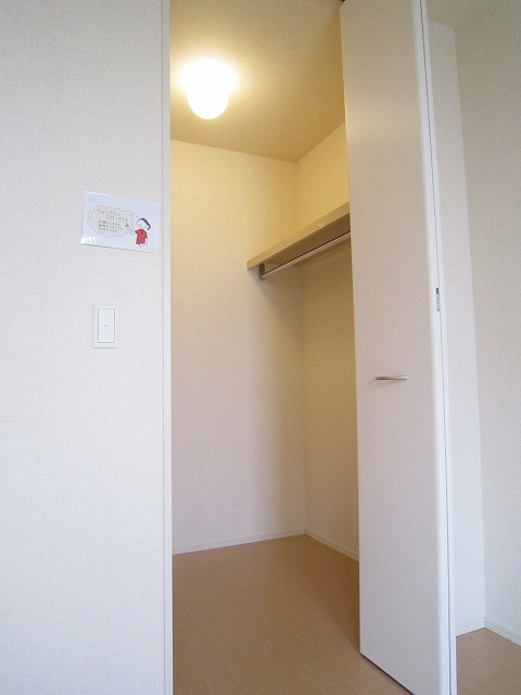 収納　●荷物がタップリ収納可能なウォークインクローゼット！