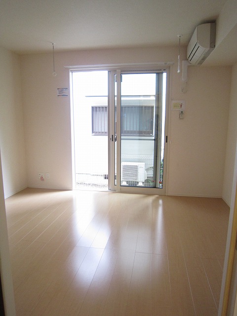 居室・リビング　●フローリング仕様の居室は約7帖！