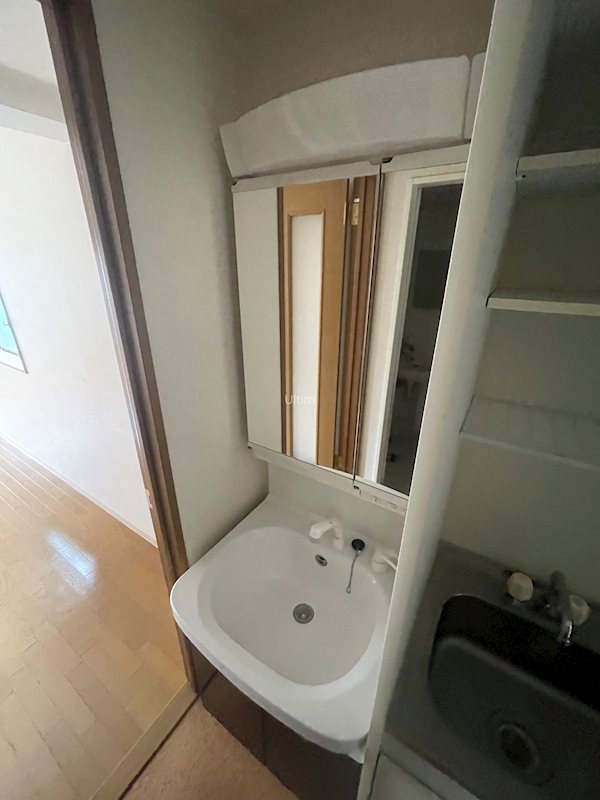 洗面設備　※同タイプの他のお部屋です