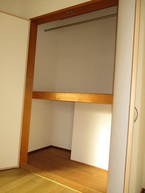 収納　ハンガーパイプが付いています☆