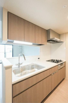 キッチン　収納豊富な広々とした三口コンロキッチン♪