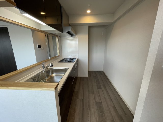 キッチン　イメージとして同建物他部屋を表示していま