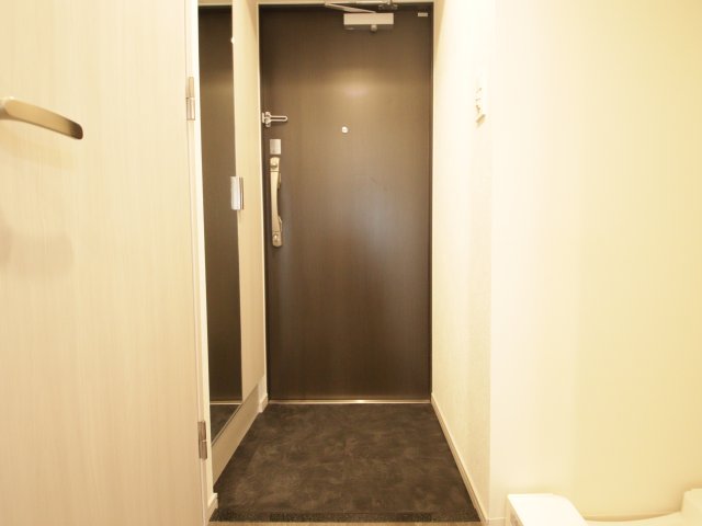 玄関　※別号室の参考写真です※