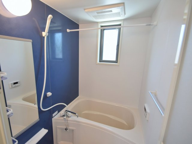 バス・シャワールーム　追炊き機能・浴室乾燥付きで便利☆