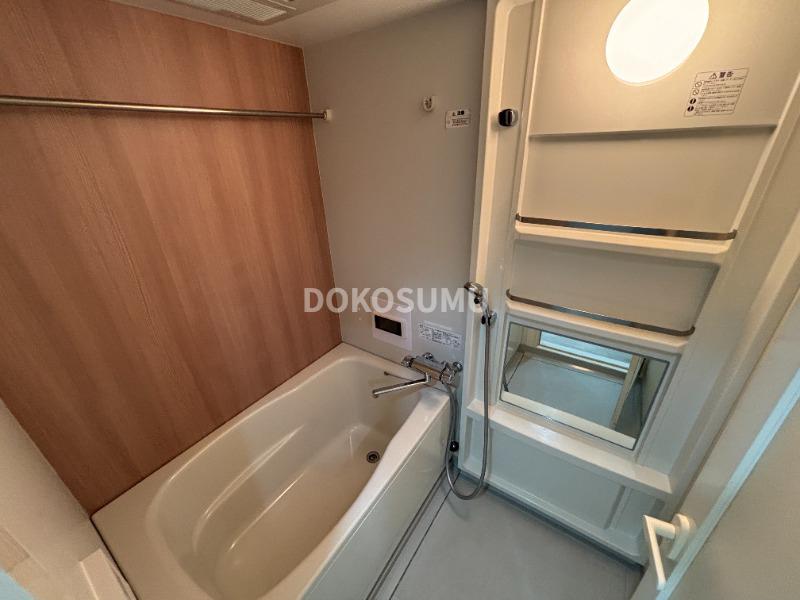 バス・シャワールーム　一日の疲れをやさしく癒やす、清潔感あふれるリラックスバス。