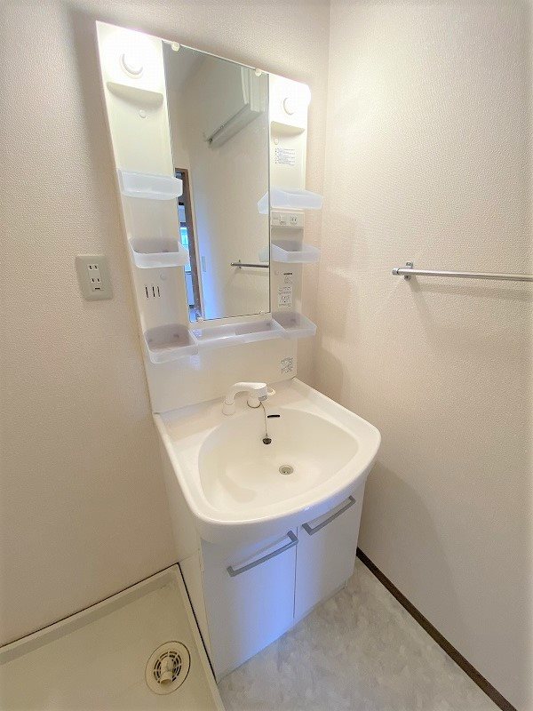 洗面設備　別部屋写真参照