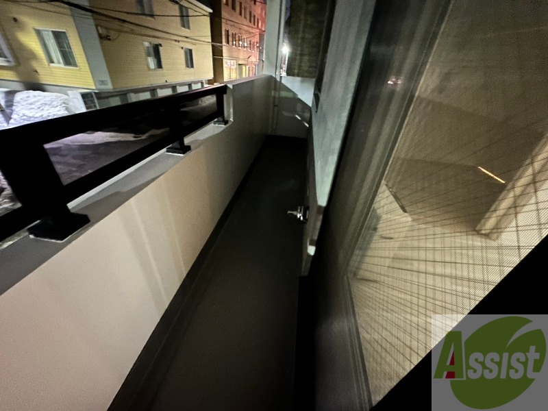 バルコニー　バルコニーは幅があり、広い印象を受けました。