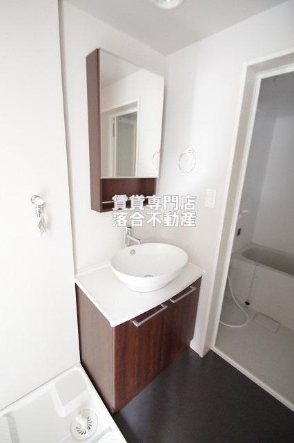 洗面設備　独立洗面化粧台付き